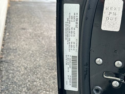 Used 2018 Dodge Challenger SXT image 38