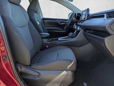 Used 2022 Toyota RAV4 XLE image 21