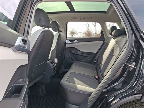 New 2026 Volkswagen Taos SE image 5