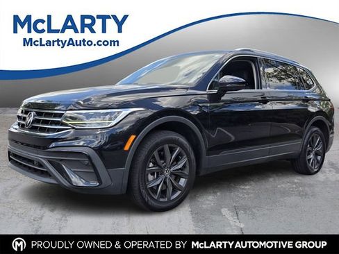 Used 2022 Volkswagen Tiguan SE image 1