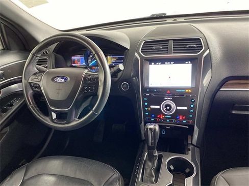 Used 2018 Ford Explorer Limited image 16