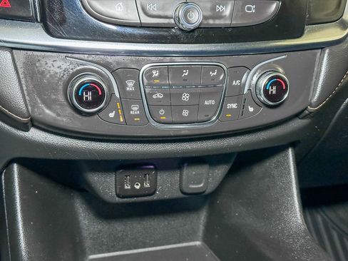 Used 2019 Chevrolet Traverse LT w/ LT Premium Package image 43