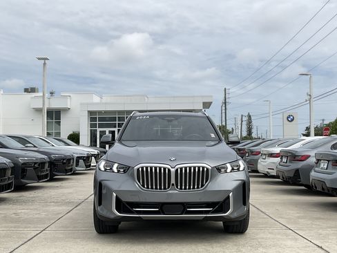Used 2024 BMW X5 xDrive40i w/ Premium Package AWD/4WD image 2