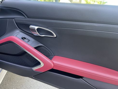 Used 2022 Porsche 718 Cayman S RWD image 18