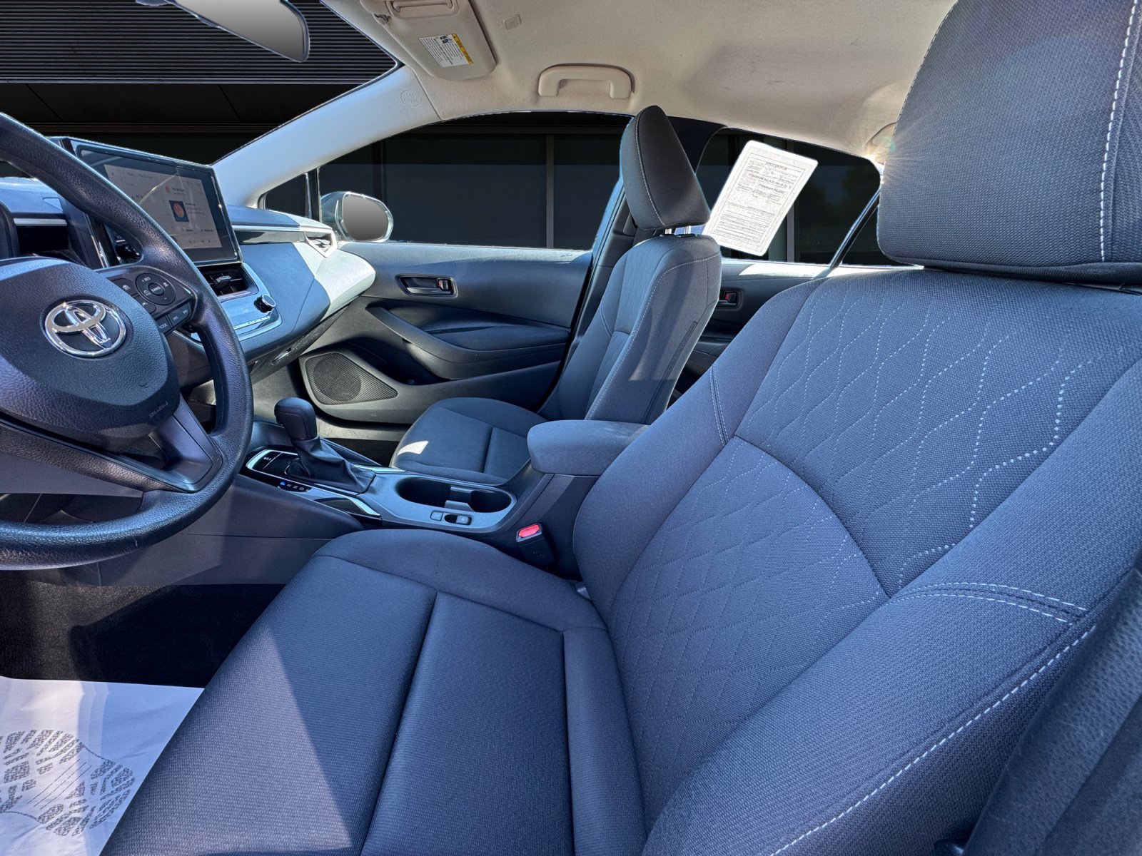 Used 2025 Toyota Corolla LE FWD image 2