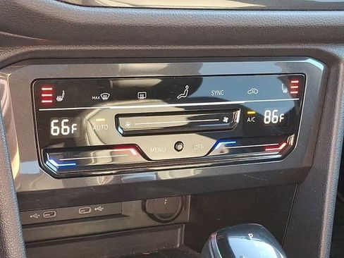 Certified 2022 Volkswagen Tiguan SE image 19