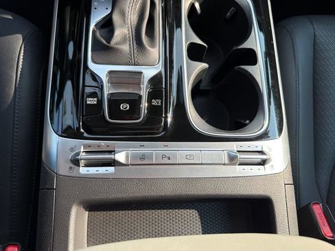 Certified 2024 Kia Carnival SX Prestige FWD image 20