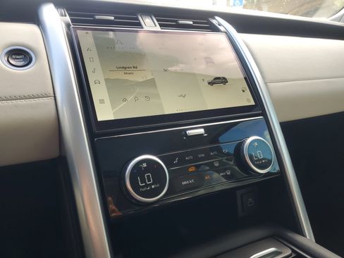 Used 2023 Land Rover Discovery S image 31