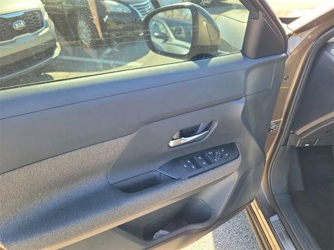 Used 2025 Nissan Kicks SV w/ Illumination Package image 22