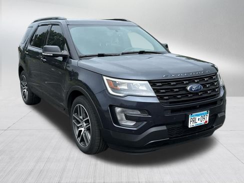 Used 2017 Ford Explorer Sport w/ Equipment Group 401A AWD/4WD image 2