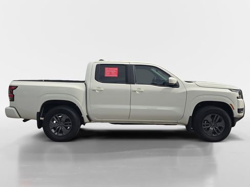 Certified 2025 Nissan Frontier SV AWD/4WD image 7