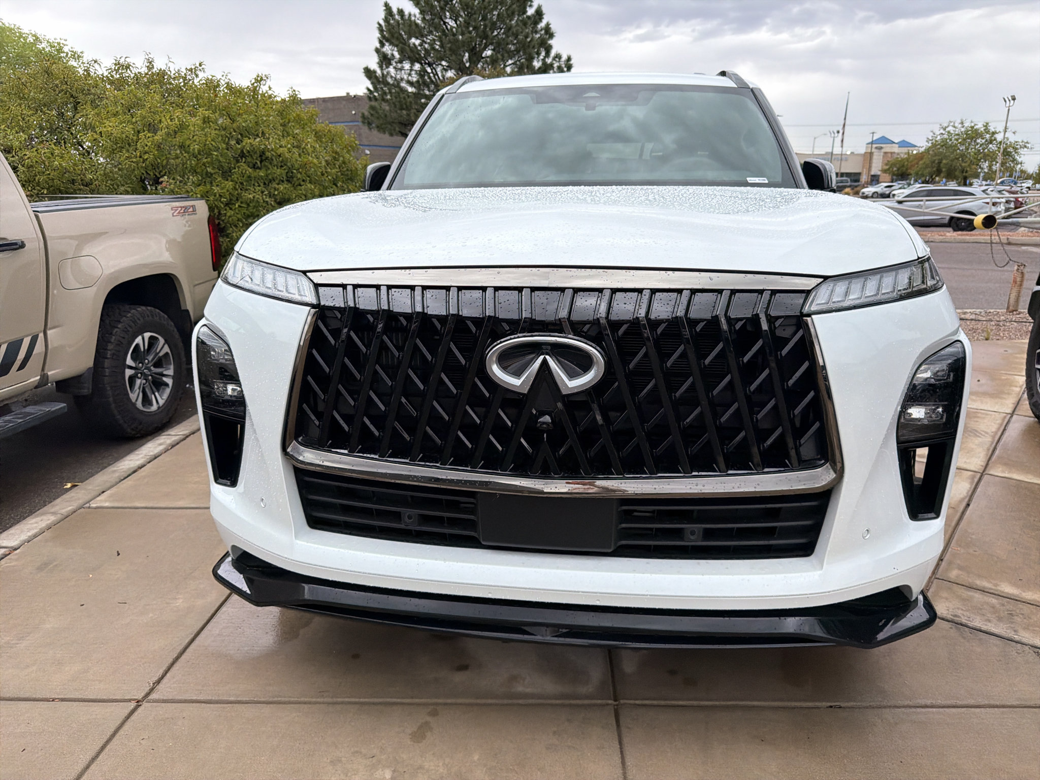 Used 2026 INFINITI QX80 4WD image 2