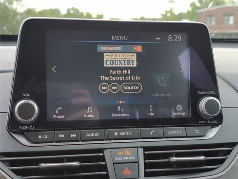Used 2025 Nissan Altima 2.5 SV FWD image 21