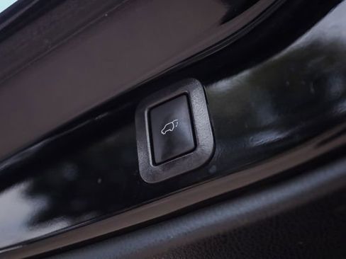 Used 2019 Toyota Highlander XLE AWD/4WD image 65