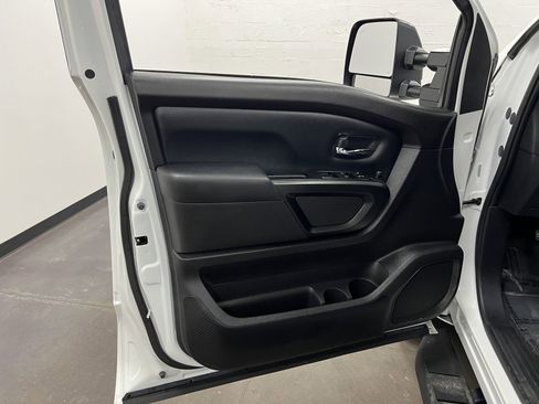 Used 2024 Nissan Titan SV image 22