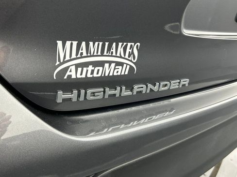 Used 2023 Toyota Highlander LE AWD/4WD image 38