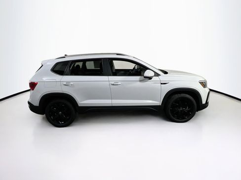 Used 2022 Volkswagen Taos SE image 4