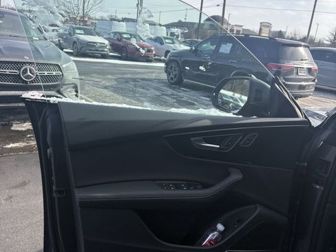 Used 2025 Audi Q8 Premium Plus image 13