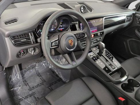 New 2026 Porsche Macan image 4