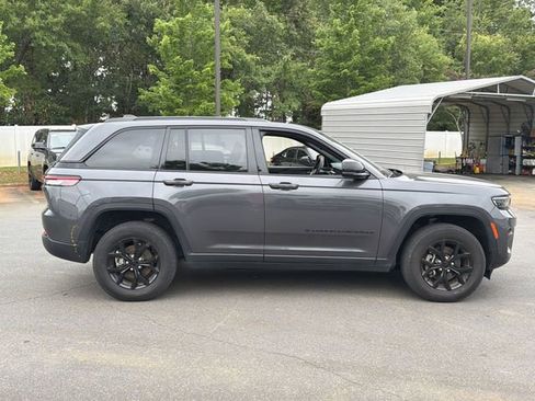 Used 2024 Jeep Grand Cherokee Altitude AWD/4WD image 6