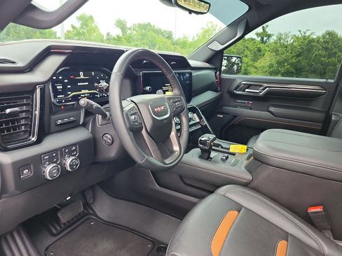 Used 2024 GMC Sierra 1500 AT4 w/ Technology Package AWD/4WD image 18