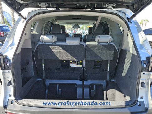 Used 2024 Toyota Sienna XLE FWD image 13
