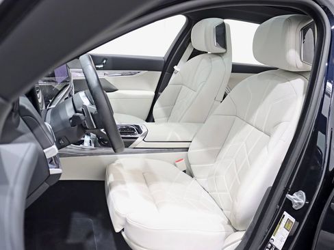 Used 2024 BMW 740i xDrive w/ Premium Package 2 AWD/4WD image 26
