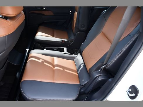 Used 2024 Lexus GX 550 w/ Accessory Package (Z1) AWD/4WD image 16