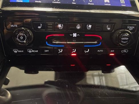 Used 2023 Jeep Grand Cherokee Limited w/ Luxury Tech Group II AWD/4WD image 22
