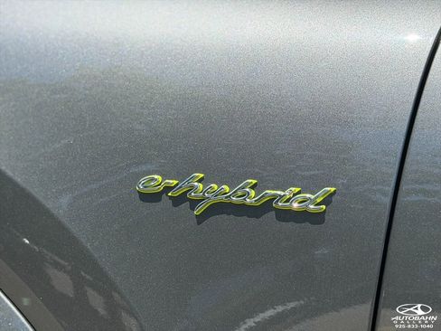 Used 2020 Porsche Cayenne E-Hybrid w/ Premium Plus Package AWD/4WD image 11