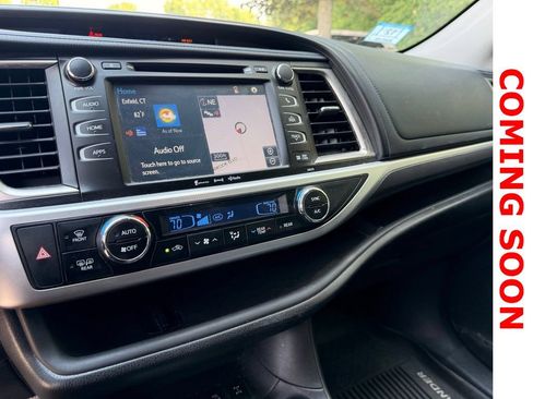Used 2017 Toyota Highlander SE AWD/4WD image 16