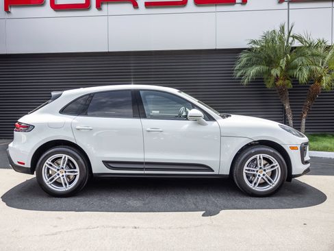 Certified 2024 Porsche Macan AWD/4WD image 10