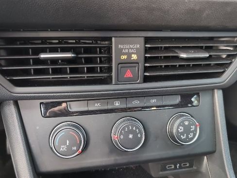 Used 2022 Volkswagen Jetta Sport image 18