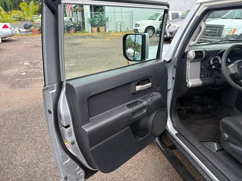 Used 2007 Toyota FJ Cruiser 2WD image 7