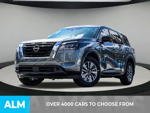 Used 2025 Nissan Pathfinder S image 3