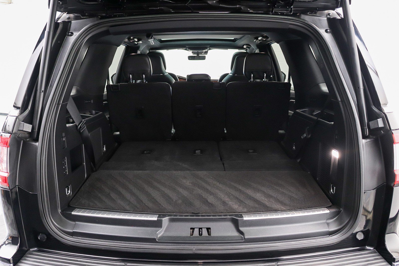 Used 2018 Lincoln Navigator Select w/ Technology Package RWD image 32