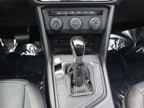 Certified 2022 Volkswagen Taos SE image 21