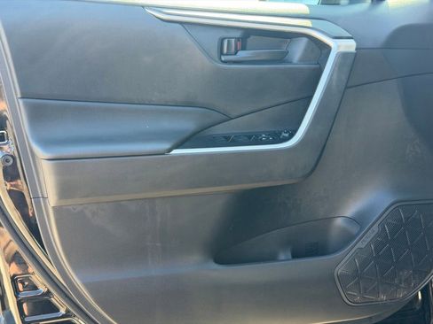 Used 2022 Toyota RAV4 LE AWD/4WD image 22