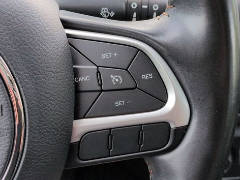 Used 2019 Jeep Compass Latitude FWD image 24