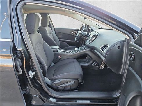 Used 2015 Chrysler 200 Limited w/ Convenience Group image 20
