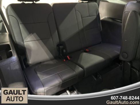 Used 2023 Chevrolet Traverse RS image 17