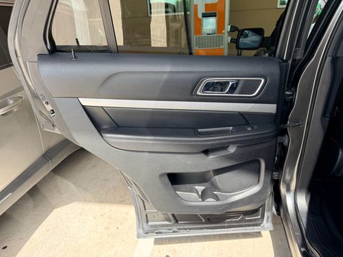 Used 2016 Ford Explorer XLT w/ Equipment Group 202A FWD image 16