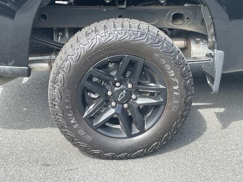 Used 2025 Chevrolet Silverado 1500 Custom Trail Boss AWD/4WD image 8