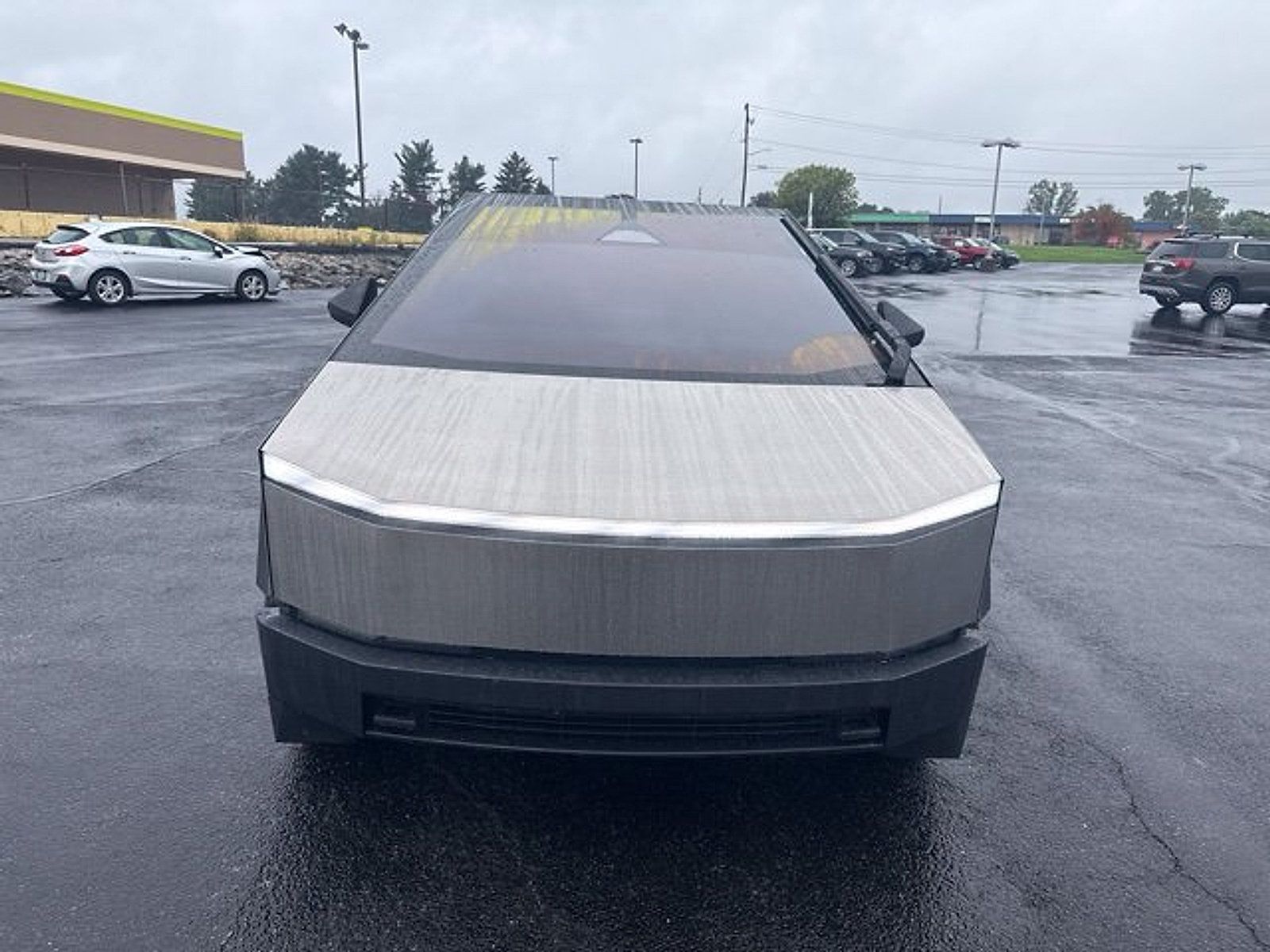 Used 2025 Tesla Cybertruck AWD Crew Cab image 2