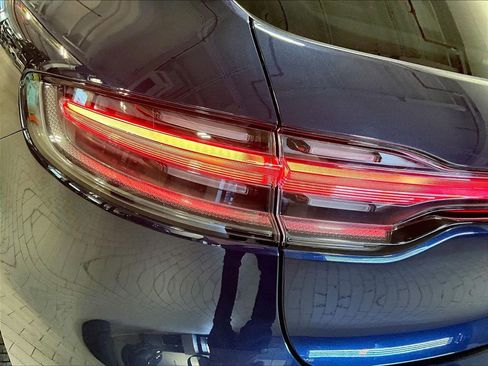 Certified 2023 Porsche Macan S image 31