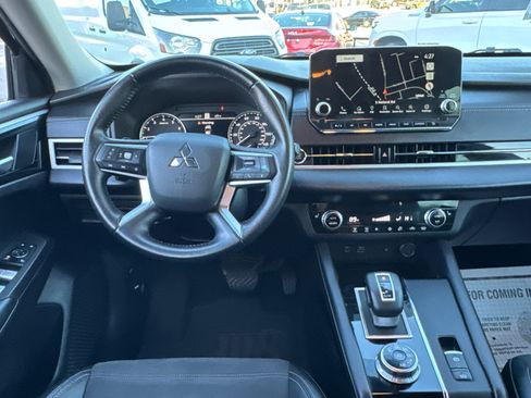 Used 2022 Mitsubishi Outlander SE image 8