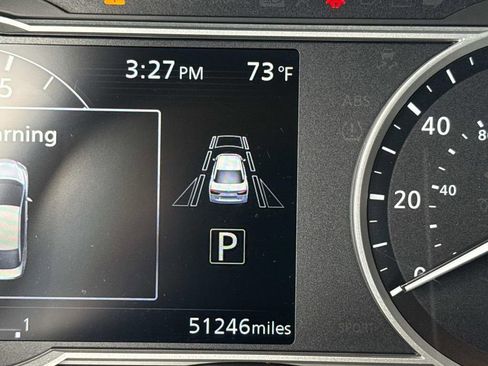 Used 2022 Nissan Versa SV image 33