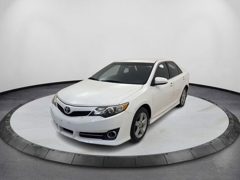Used 2012 Toyota Camry SE image 1