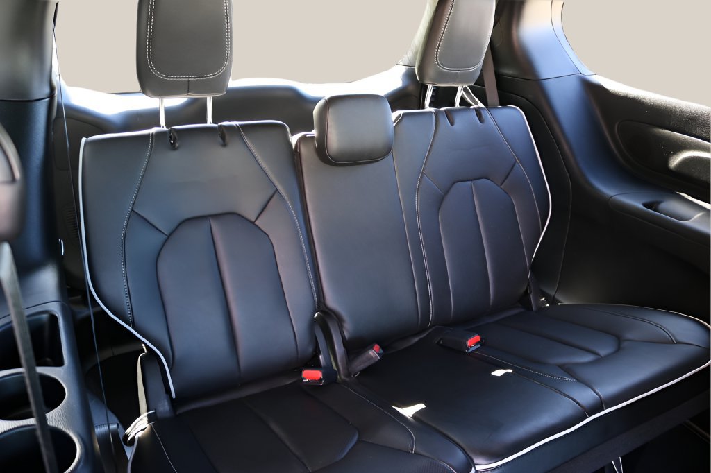 Used 2026 Chrysler Pacifica Limited FWD image 21