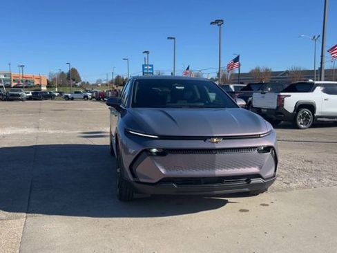 New 2026 Chevrolet Equinox EV LT image 3